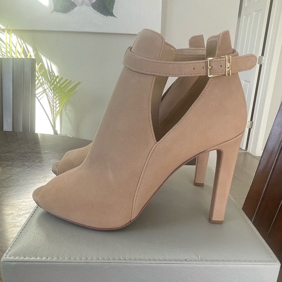 NEW Michael Kors Lawson Tan Suede Ankle Boot Size 10 - Picture 9 of 11